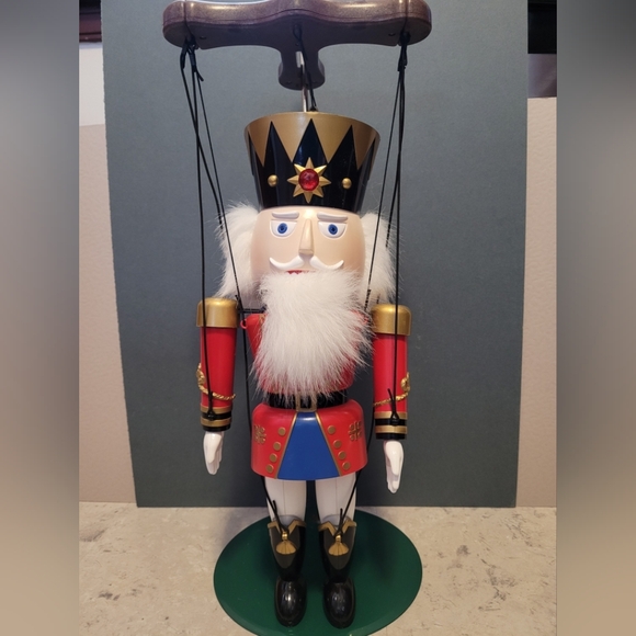 Telco 2001 Animated Musical Nutcracker Marionette Red Christmas Decor - Picture 3 of 10